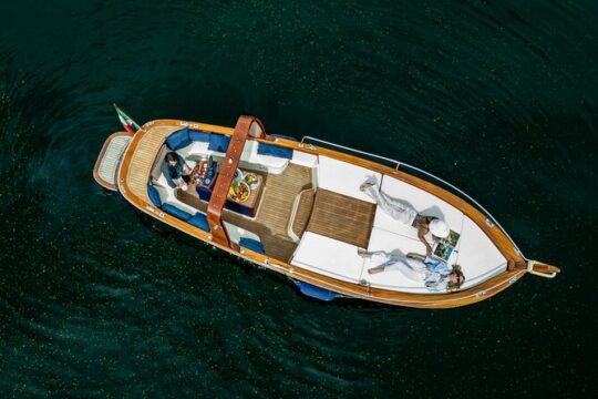 2 Hours Private Boat Tour on Lake Como Bellagio