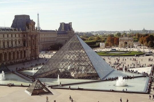 Private Layover Tour with Guide - pick up & return CDG Airport