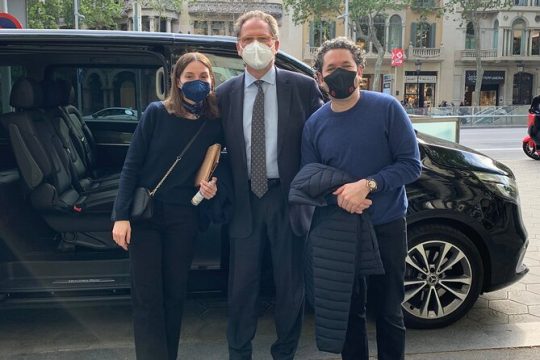 Private Half Day Tour in Monserrat with Driver