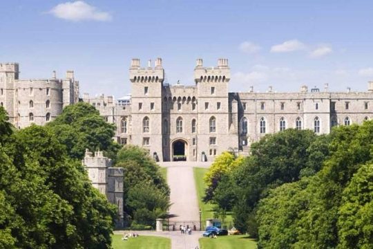 Windsor Castle, Stonehenge and Bath Tour Private