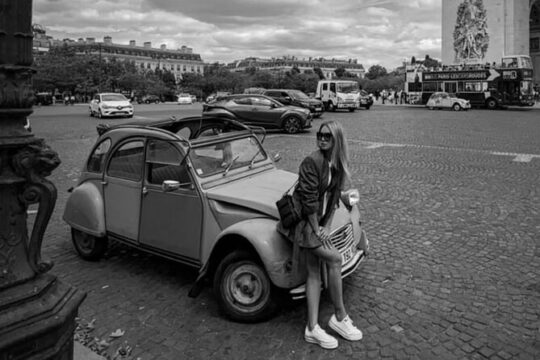 Private tour of Versailles and its surroundings in a collection car