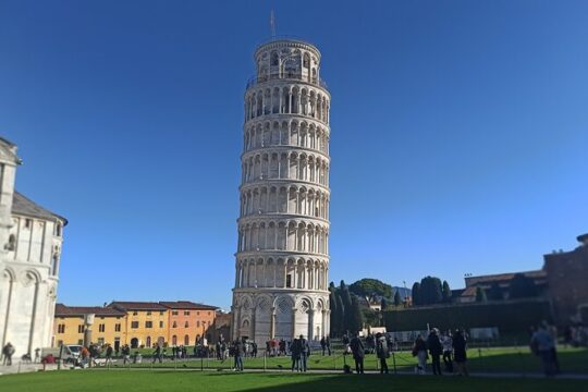 PRIVATE TRANSFER from Florence to Cinque Terre with stops in Lucca & Pisa