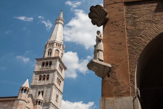 Private Modena old town walking tour