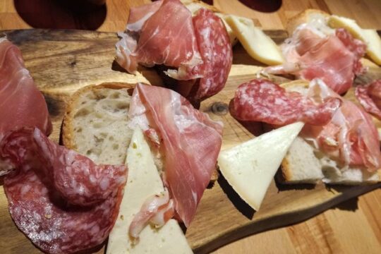 Bari - Semi Private Street Food & City Sightseeing Tour with Local Guide