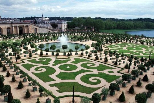 VERSAILLES CASTLE Round-Trip Transfer from Paris by Luxury Van