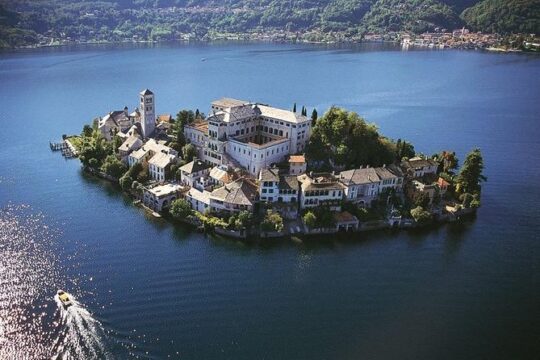 Walking and cruising around Lake Orta