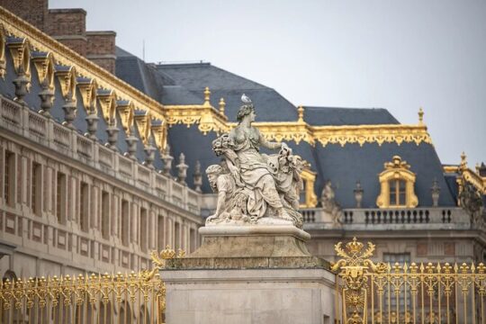 Paris Vintage Car Tour with Louvre & Versailles and CDG Transfers