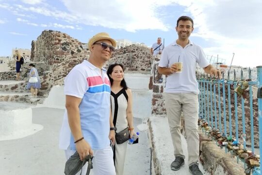 Santorini: Private Sightseeing Tour by a Local Guide