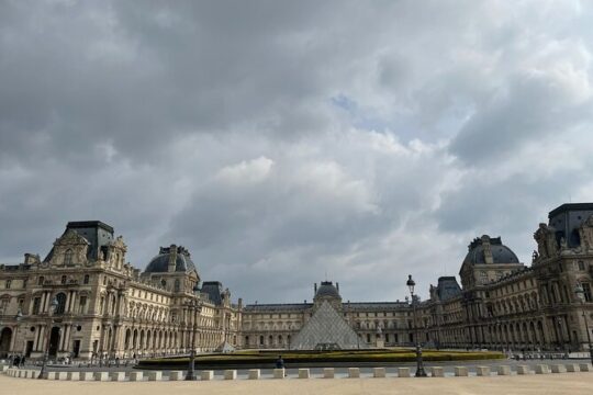 Small Group Tour of An Artistic Odyssey at the Louvre