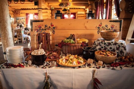 Cottage Style Evening with Folk Show and Traditional Feast from Krakow