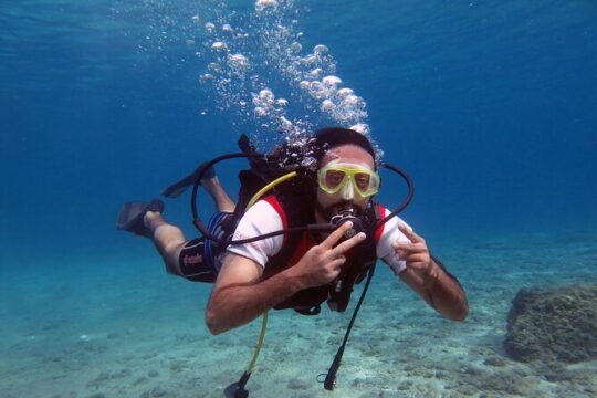 Private Discover scuba diving for beginners in Athens with pickup