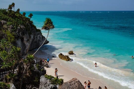 Private Sightseeing in Bacalar to Tulum with Local English Speaking Driver