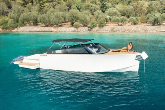 Luxury 33ft Yacht: Elaphiti Islands Tour from Dubrovnik