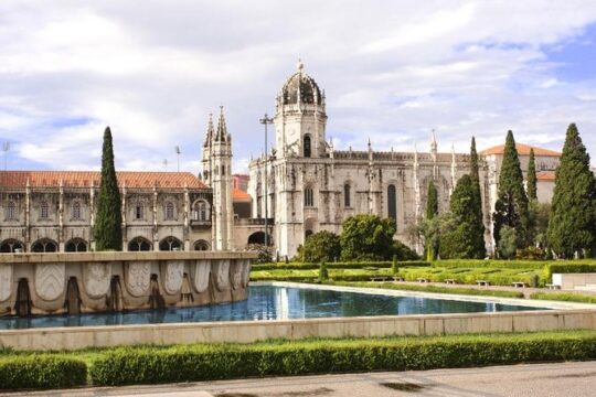 Lisbon Shore Excursion: Private Day Trip to Lisbon and Sintra