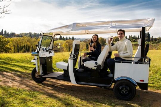 Siena E-Tuk Tuk panoramic Aperitivo with Local Snacks