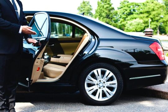 Transfer from Krakow Airport to City Center by Mercedes Limousine