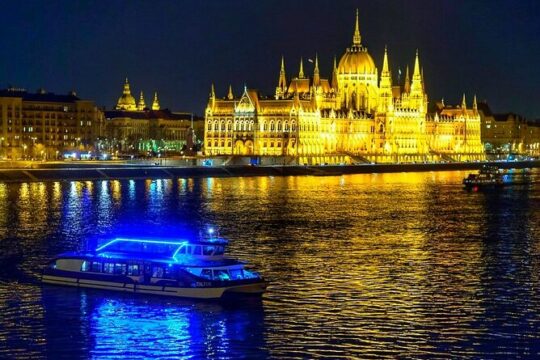Drinks and Folklore Show Cruise in Budapest