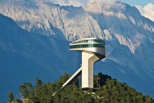 Garmisch to Innsbruck+Swarovski, private driver+guide