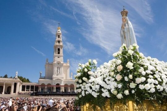 Private transfer from Lisbon to Porto with visit from Fatima and Coimbra