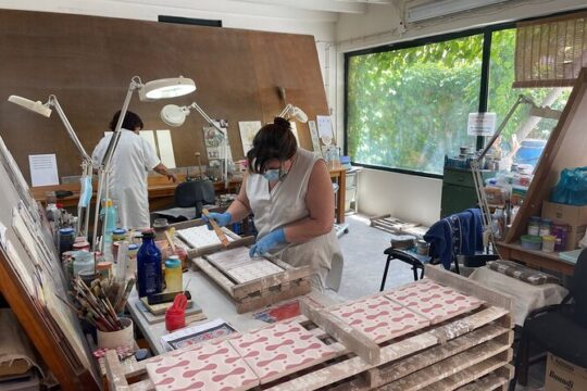 Tile painting experience and visit Azeitão wine cellar