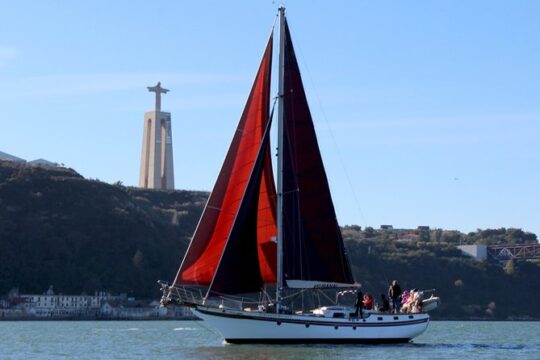 Tagus River - Private Tour on Vintage Sailboat