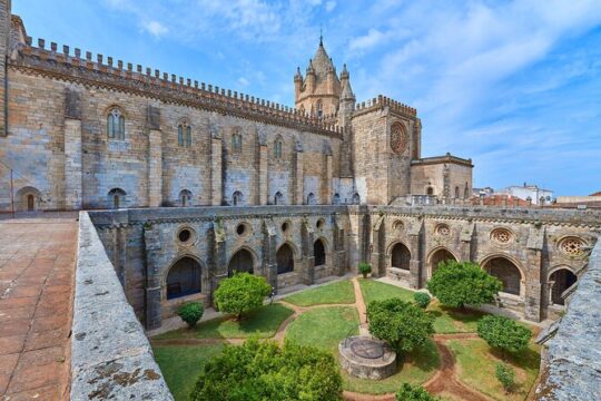 Private Full-Day Historical Tour of Medieval Évora