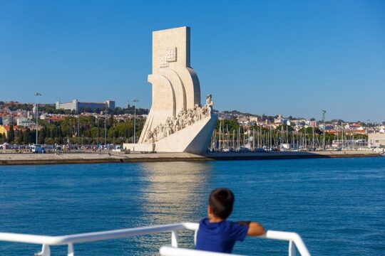 Lisbon River Boat Sightseeing Tour with a Drink
