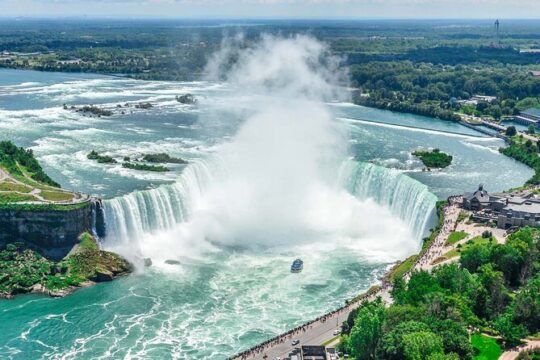 Private Arrival Transfer: Buffalo Niagara Airport to Niagara Falls, Ontario
