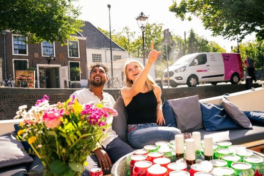 Highlights and Local Insights Canal Cruise Tour in Amsterdam
