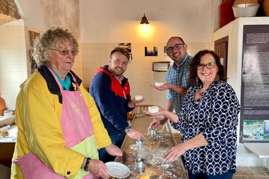 Private Azeitão Cheese Workshop, Wine Tasting & Sesimbra Tour