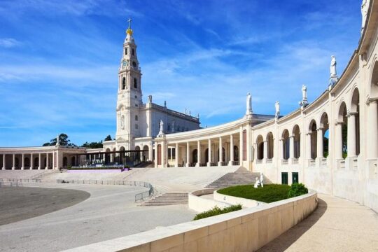 Day trip to Fatima, Batalha Monastery, Ericeira and Òbidos