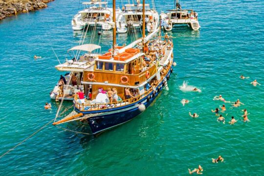 Santorini Volcano Cruise Including Hot Springs and Thirasia