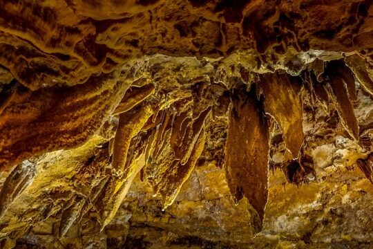 Biggest caves in Portugal and Fatima Full-day private tour from Lisbon