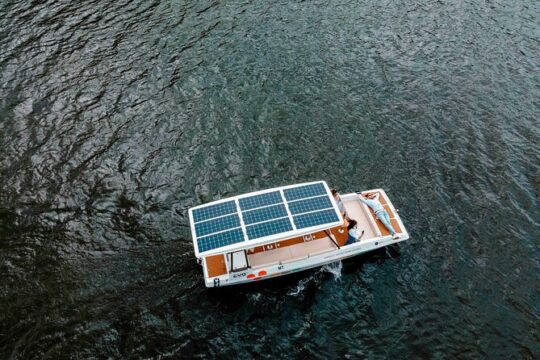 Valley of the Douro: Private Tour Electric Boat 1h With Wine Tasting