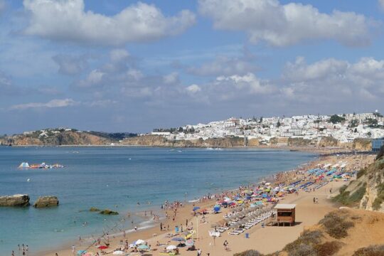 Private tour from Lisboa to Albufeira with a two-way transfer