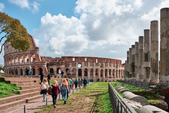 2 Hour Sightseeing Tour in Colosseum and Ancient Rome