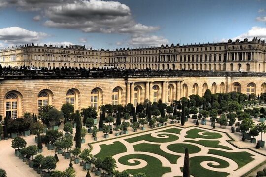 Gardens and Grandeur Day Trip to Giverny, Versailles & Trianon