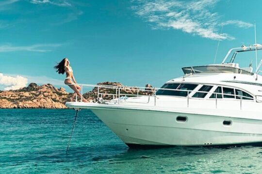 From Palau La Maddalena Archipelago Yacht Tour with Lunch