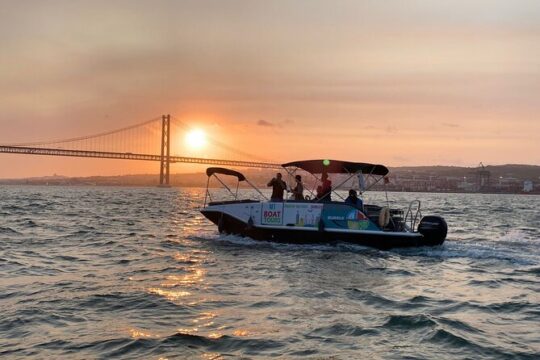 Private Boat Cruise with 6 Bottles of Champagne (2 hours)