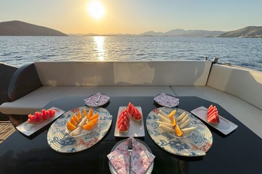 Bodrum Private Motor-Yacht Sunset Tour With Dinner For 3 Hour