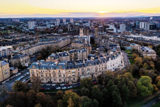 Glasgow Scavenger Hunt and Highlights Self-Guided Tour