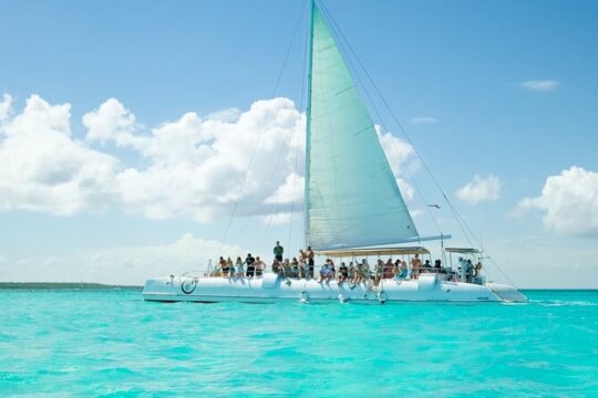 Saona Island Caramaran Adventure from Punta Cana With Lunch