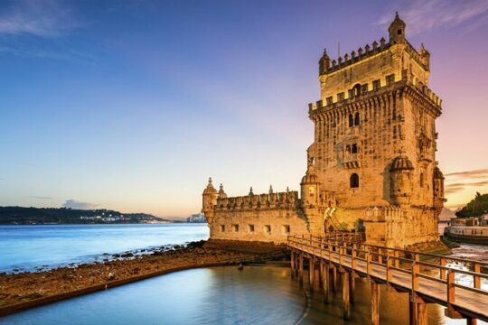 Sunset Experience: Lisbon Boat Cruise with Music and a Drink