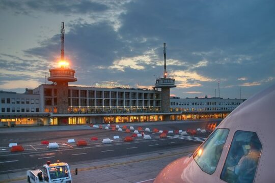 Private arrival OR departure transfer in Budapest (hotel OR airport pick-up)