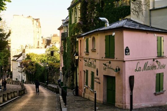 Montmartre’s heritage with specialties tasting Private Tour