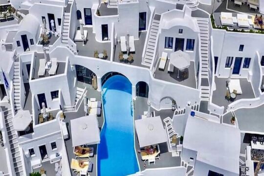 Half-Day Tour in Santorini with Pick Up