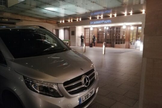 Private Transportation from & to London with Stopover at Windsor and its Castle