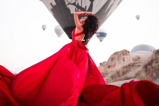 Private Romantic Photoshoot in Cappadocia with Balloon View