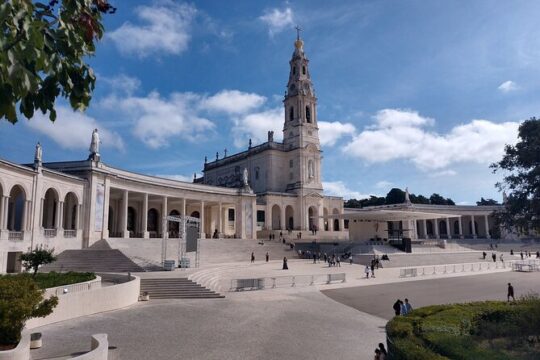 Full Day Tour in Fatima Nazaré and Obidos