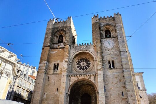 Private Tour Visiting the Old Town of Lisbon in Tuk-Tuk